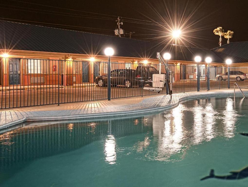 Americas Best Value Inn Sinton Esterno foto